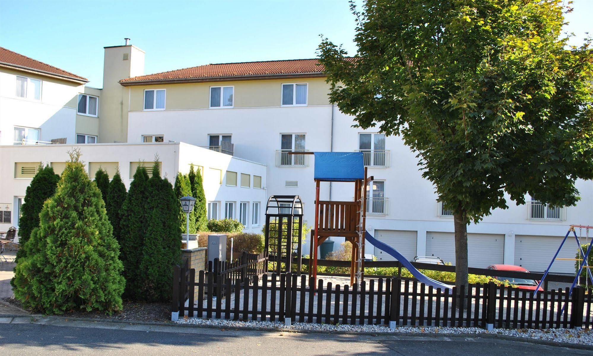 Heidehotel Lubast Exterior photo